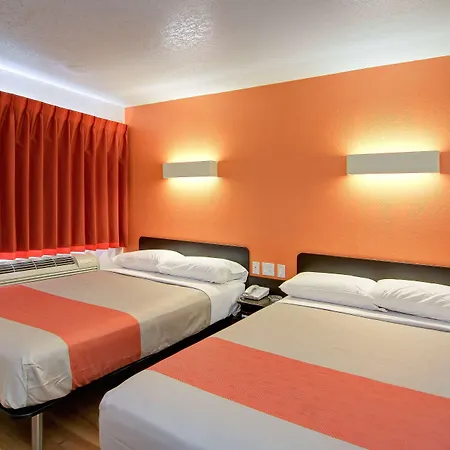 Motel 6 Old Town Scottsdale Fashion Square-2
