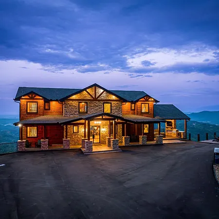 Skyfall Lodge By American Patriot Getaways-2