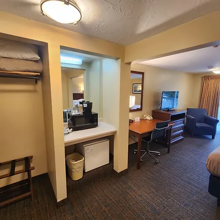 Hyannis Travel Inn-2