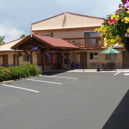 Kinnikinnik Motor Lodge-2