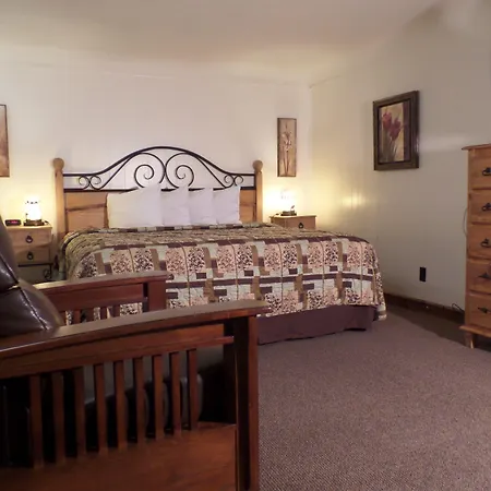 Kinnikinnik Motor Lodge-3