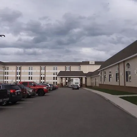 Mackinaw Beach And Bay Inn & Suites-2