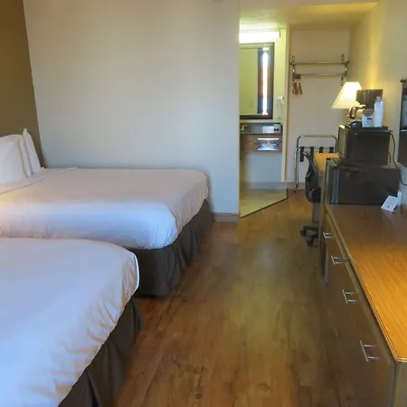 Baymont By Wyndham Fargo-2