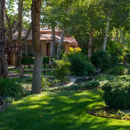 Sky Ranch Lodge-2