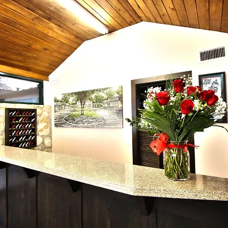 Peach Tree Inn & Suites-3