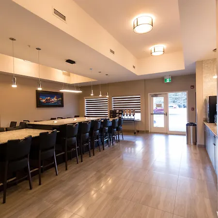 Super 8 By Wyndham Canmore-3