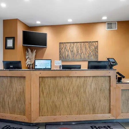 Best Western Plus Kelowna Hotel & Suites-2