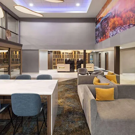 La Quinta Inn & Suites By Wyndham Yakima Downtown-2