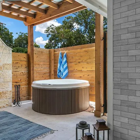 An Enchanted Hideaway Outdoor Fireplace Hot Tub-2
