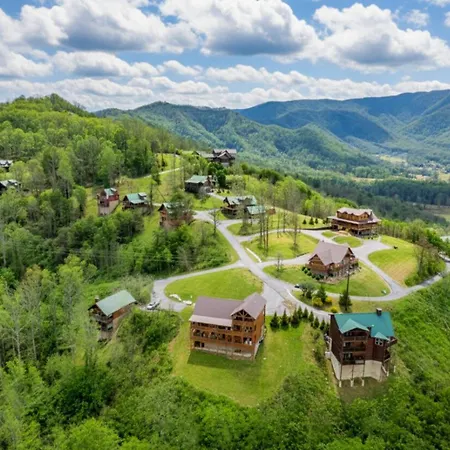 A Cloud 9 - Gorgeous Mountain Views, Outdoor Hot Tub + Game Room With Pool Table & More!-2