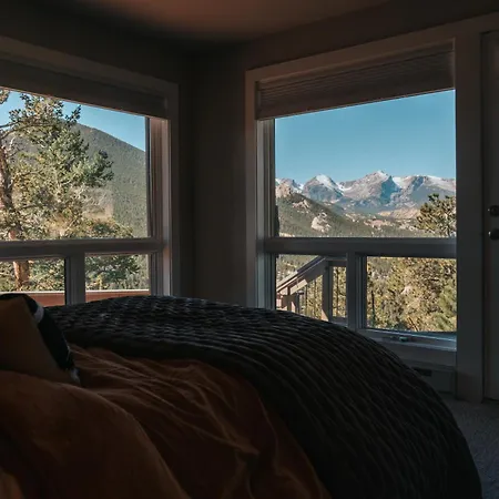 Casa De Cristal-Epic Views-Hottub-Sauna-Sleeps 10-Luxury Linens-Stocked Kitchen-3