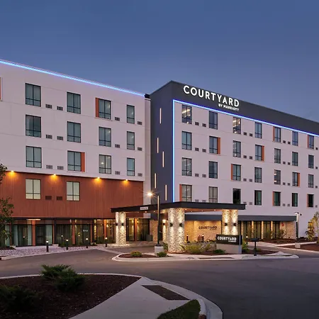 Courtyard By Marriott Petoskey At Victories Square-2