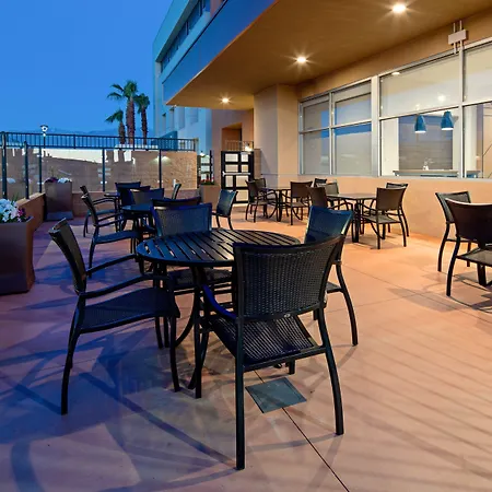 Holiday Inn Express & Suites Palm Desert - Millennium By Ihg-3