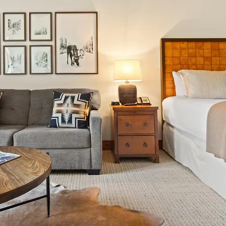 1117 Lodge At Spruce Peak Ski In Ski In Ski Out King Studio By Stowe Mountain Rentals-3