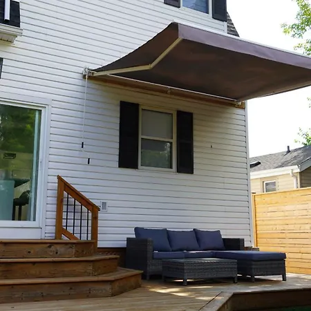 Water View - Modern Cottage In Niagara-On-The-Lake-2