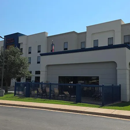 Hampton Inn & Suites Lawton-2