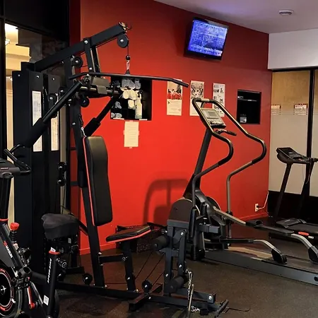 Ramada By Wyndham Kelowna Hotel & Conference Center-2
