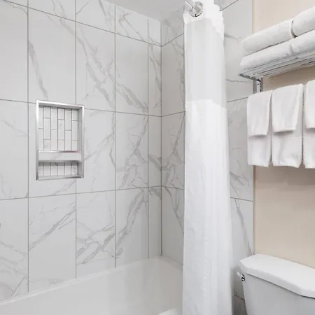 Ramada By Wyndham Saskatoon-2
