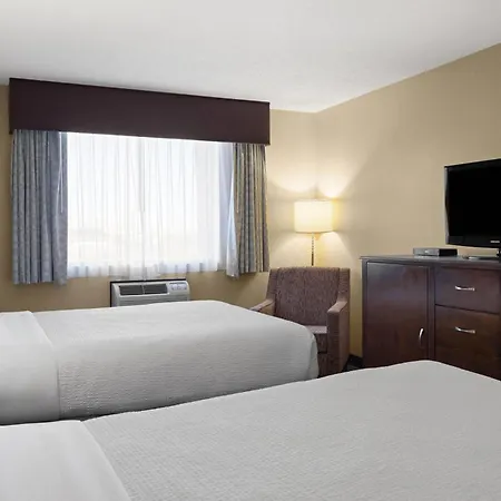Ramada By Wyndham Saskatoon-3