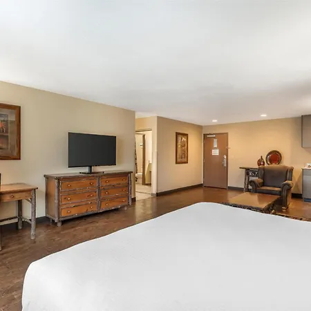 Best Western Plus Kelly Inn & Suites-3