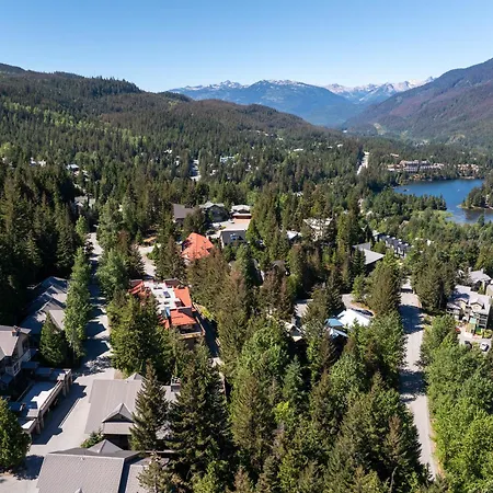 3Br | Whistler Creek Ridge | Ski-In/Out | Private Hot Tub | Wood Fire | Private Garage-3