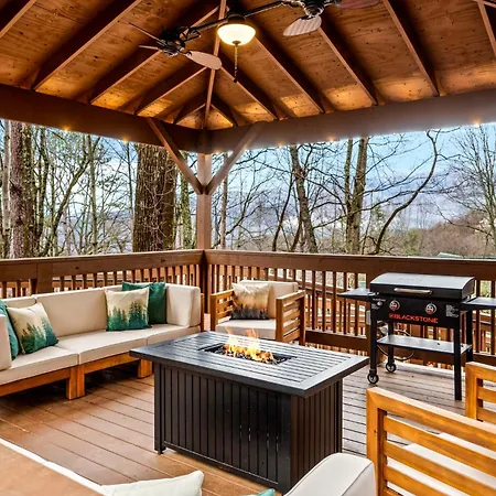 High Bear Activity, Handicap Ramp, Hot Tub, Fire Table, Game Room, Family Cabin-2