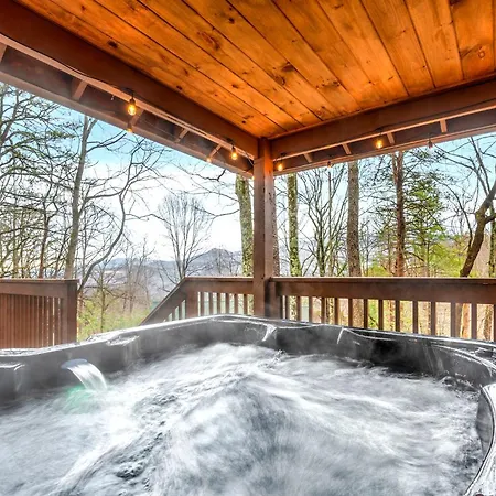High Bear Activity, Handicap Ramp, Hot Tub, Fire Table, Game Room, Family Cabin-3