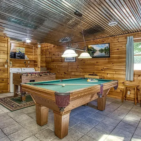 A Great Escape -Spacious Smoky Mountain Getaway Perfect For Families & Groups-3