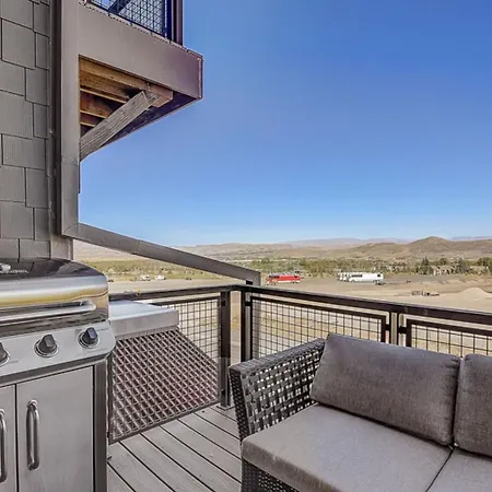Blackstone At The Canyons By Avantstay-2