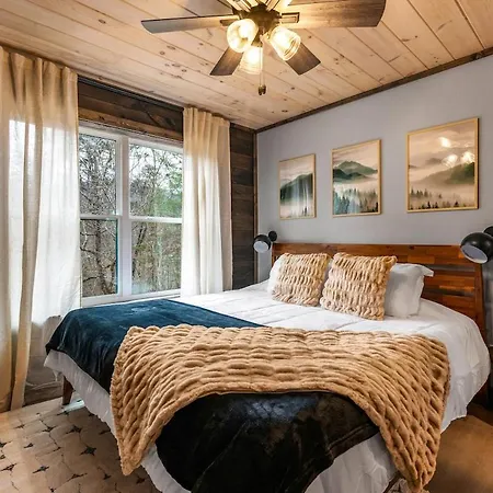 Modern, Cozy Cabin With Views And Hot Tub-3
