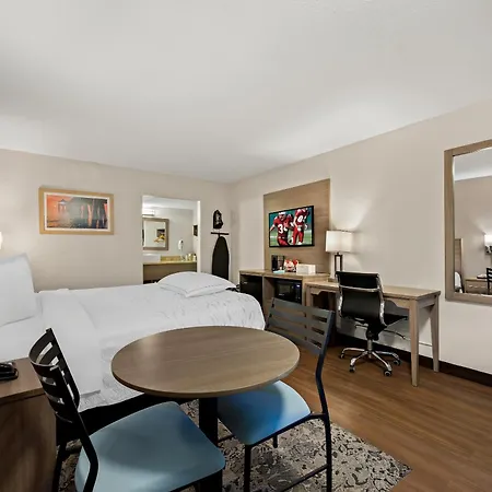 Red Roof Inn Plus+ & Suites Naples Downtown-5Th Ave S-3