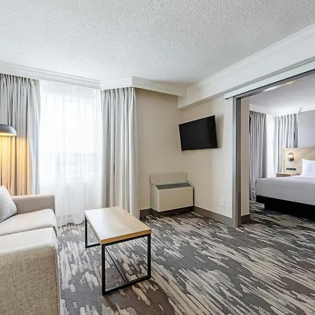 Sandman Signature Mississauga Hotel-2