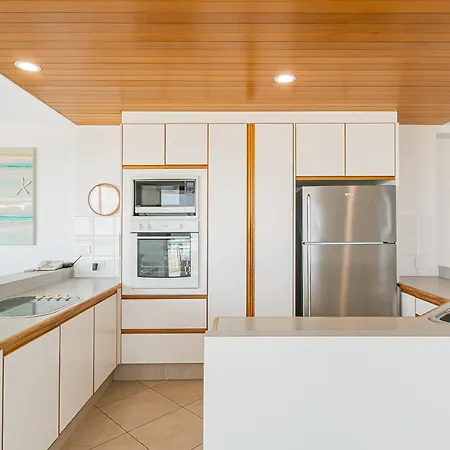 Oceanside Resort - Absolute Beachfront Apartments-3