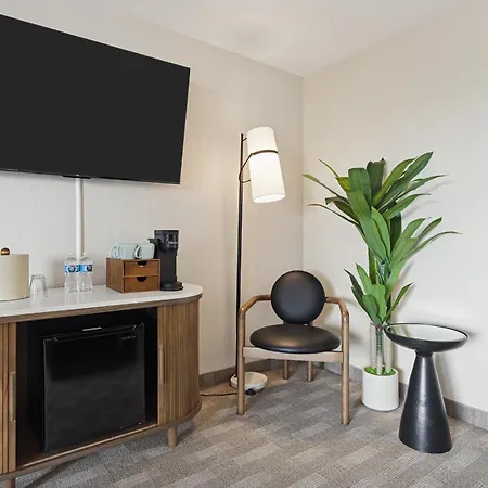 456 Embarcadero Inn & Suites-2
