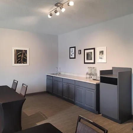 Country Inn & Suites By Radisson, Appleton Airport - Fox River Mall Area-3
