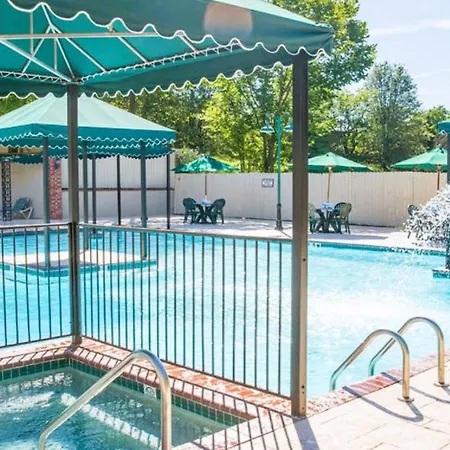 French Quarter Resort By Coolvacay-3
