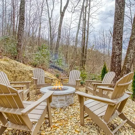 Bear Hug Cabin Gatlinburg Convenient To Everything!-2
