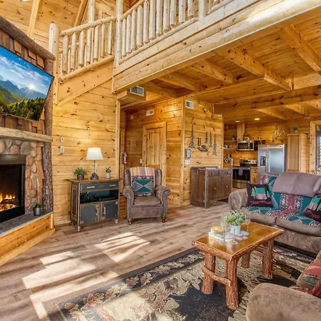Eagles View, Free Attraction Tickets, Breathtaking Mountain Views, Hot Tub, Wifi!!!-3
