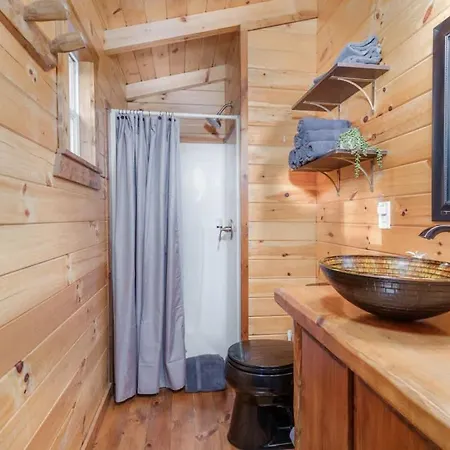 Copperhead Cabin- Hocking Hills Hot Tub Games-3