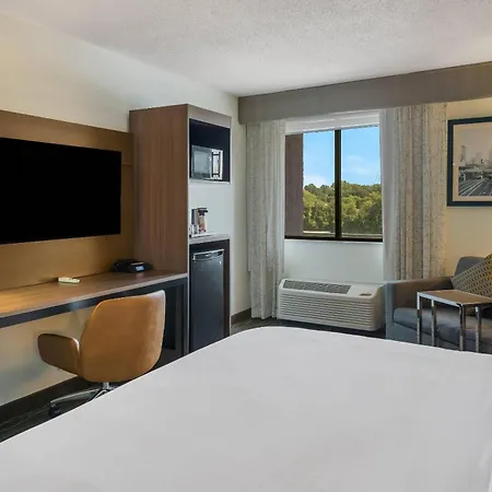 Radisson Hotel Grand Rapids Riverfront-3
