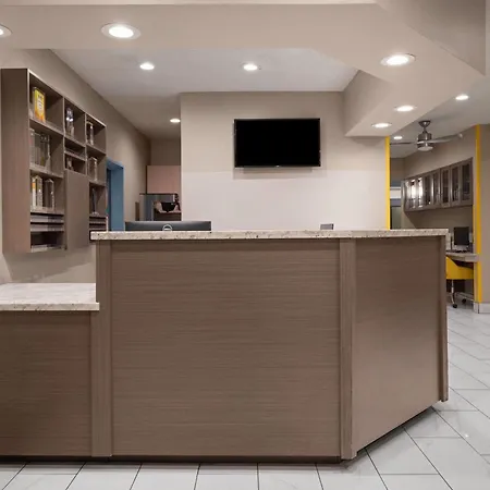 Days Inn & Suites By Wyndham Airport Albuquerque-3