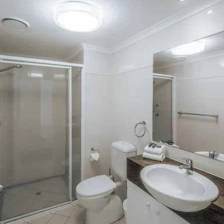 The Crest Apartments - Main Beach-3