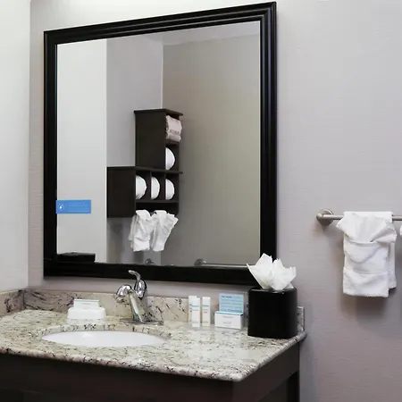 Hampton Inn & Suites Temecula-2