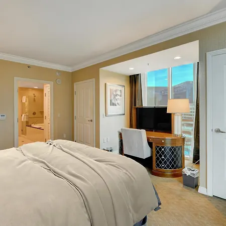 Stripviewsuites At Signature-3