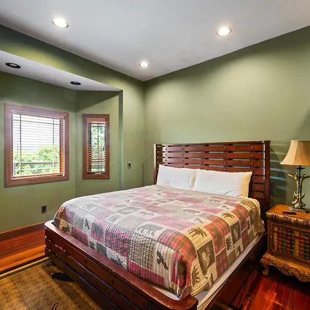The King Of The Mountain - 6617 Sq Ft Sleeps 22 Amazing Mountain Views, Private Indoor Pool-3