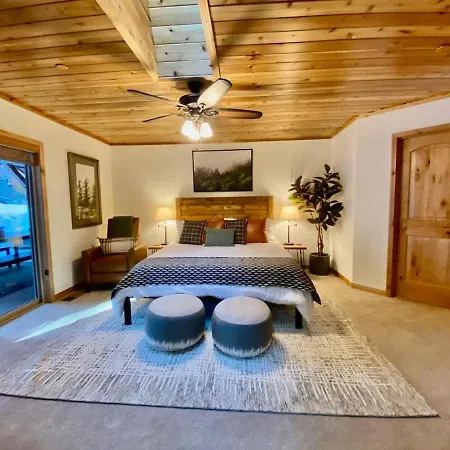 Elk Lodge Hot Tub Game Room-3