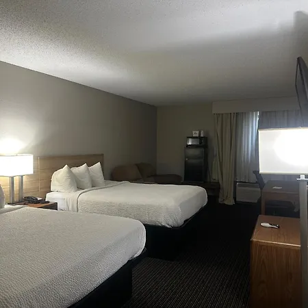 Days Inn By Wyndham Fargo - West Acres-3