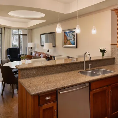 The Royal Kelowna - Bellstar Hotels & Resorts-3