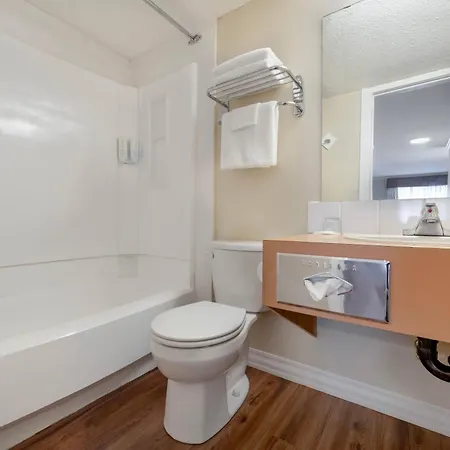 Econo Lodge Inn & Suites-2