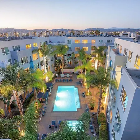 Miracle Mile Apartments-3